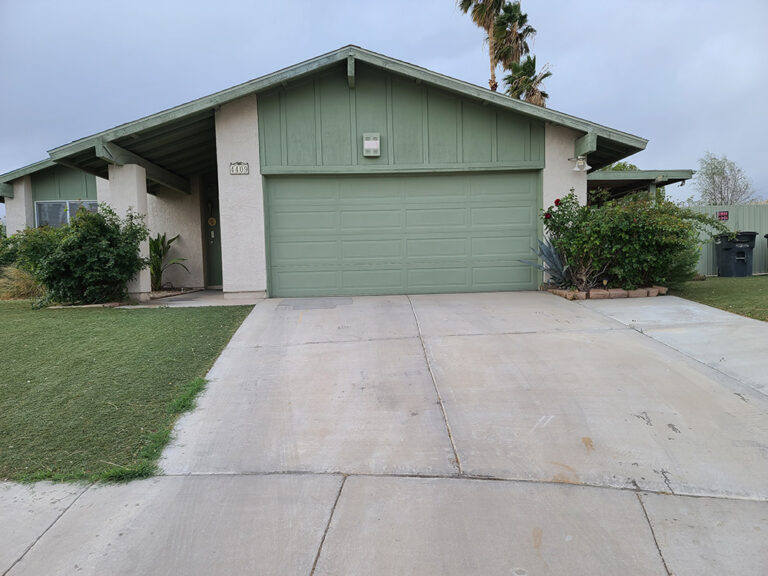 front of house1000x750 768x576